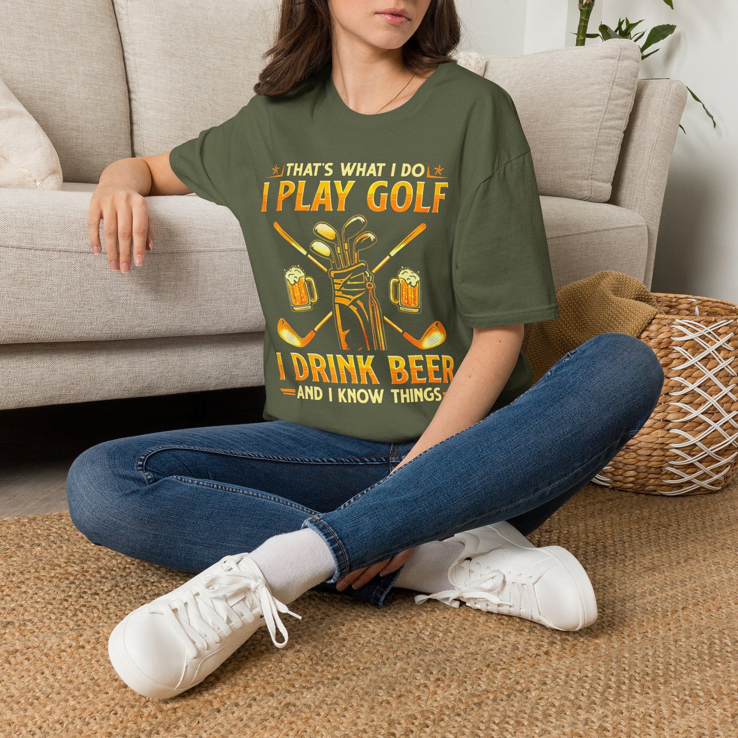 Thats what I do I play golf I drink beer and I know things T-shirt
